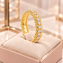 Anel Dourado Aparador Cravejado de Zircônia
