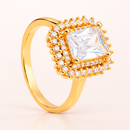 Anel Dourado com Zircônia Retangular
