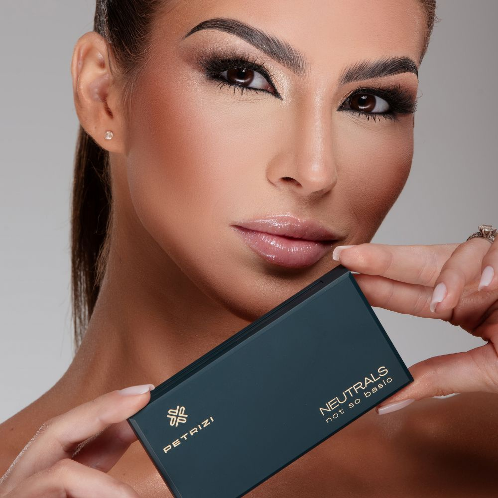 Paleta de Sombras Petrizi - Neutrals Not So Basic 12g